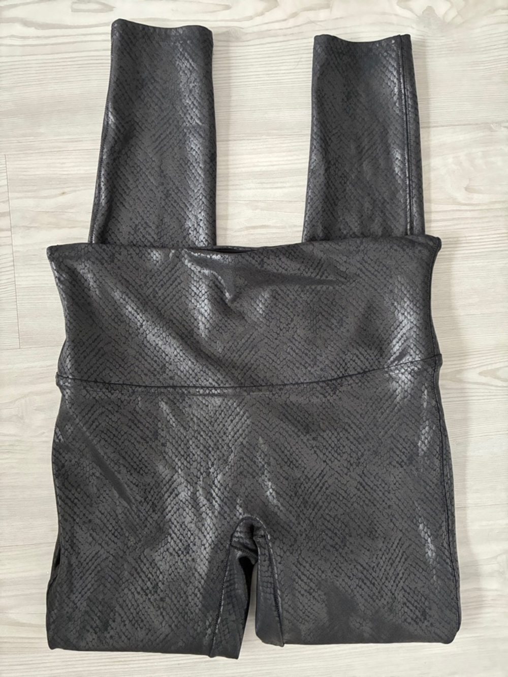 NWOT Spanx Faux Leather Snakeskin Shine Legging - Black - Picture 3 of 8